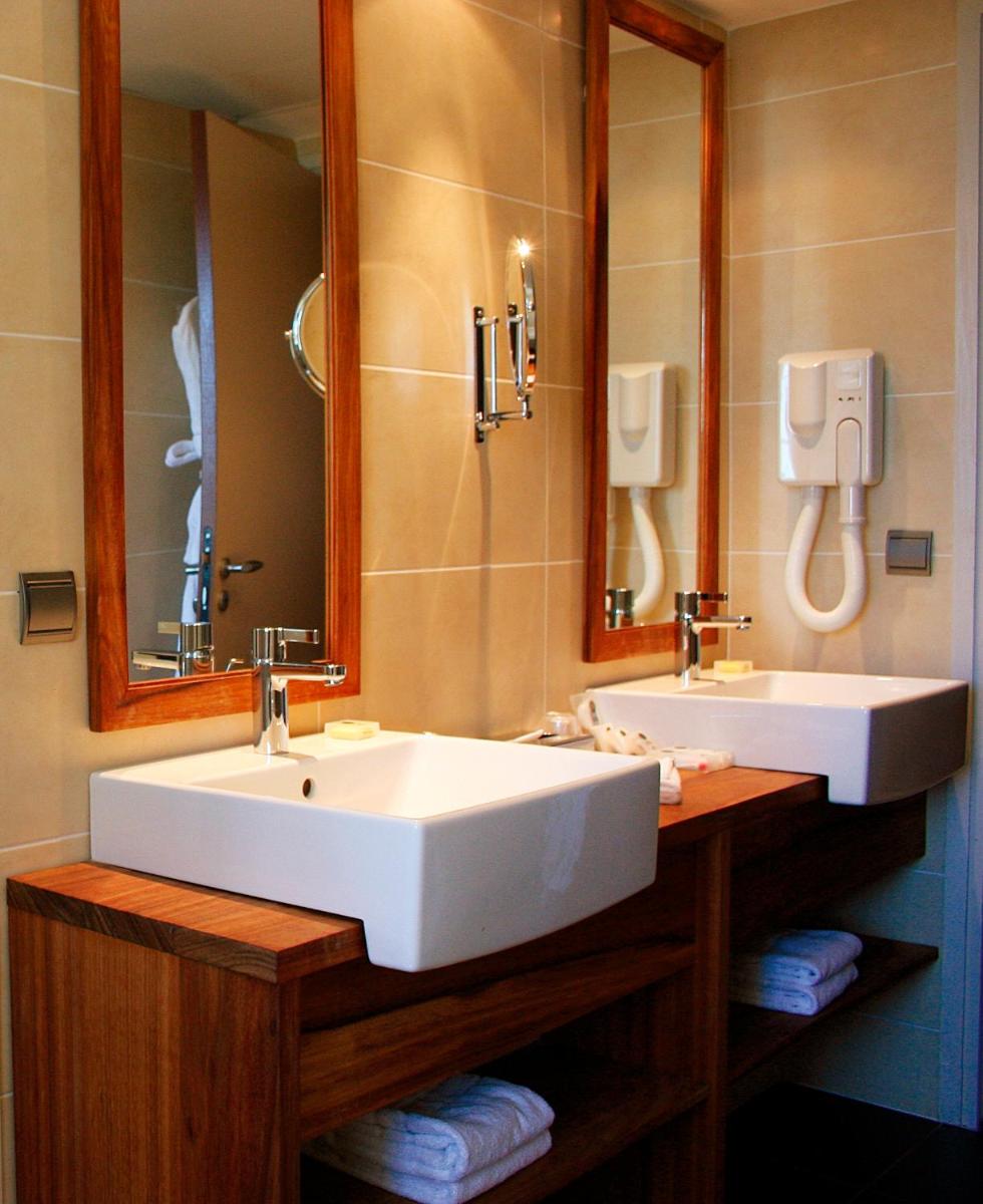 Salle de bains dans l'établissement Abbaye des Capucins Spa & Resort