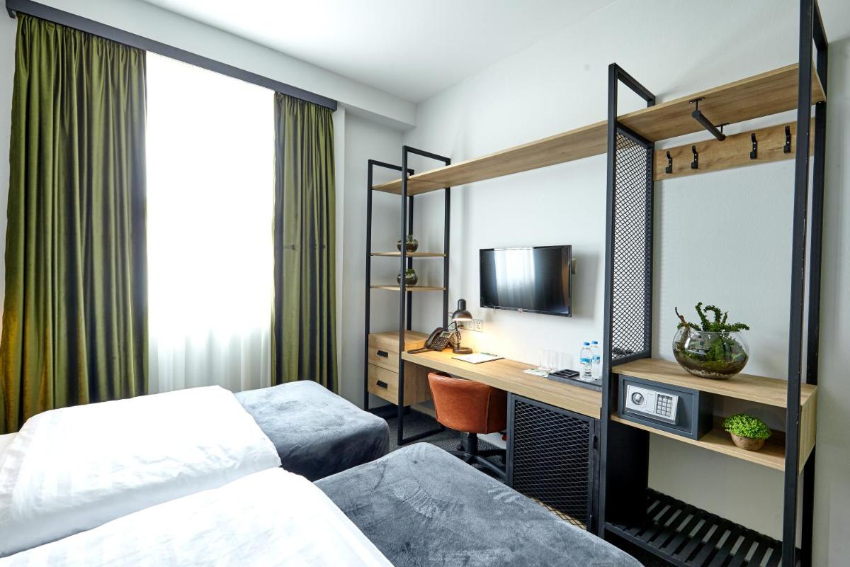 Suitetrails - Graphica Tbilisi Hotel