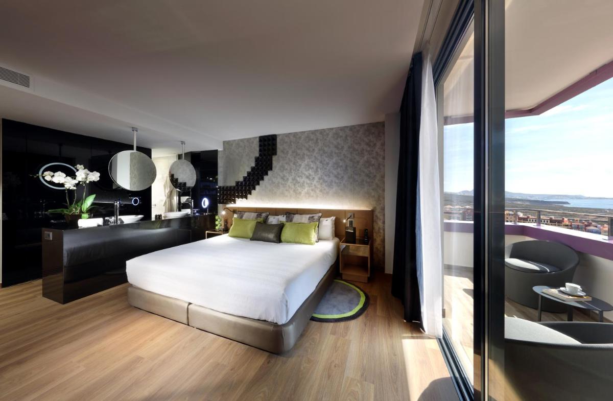Cama o camas de una habitación en Hard Rock Hotel Tenerife