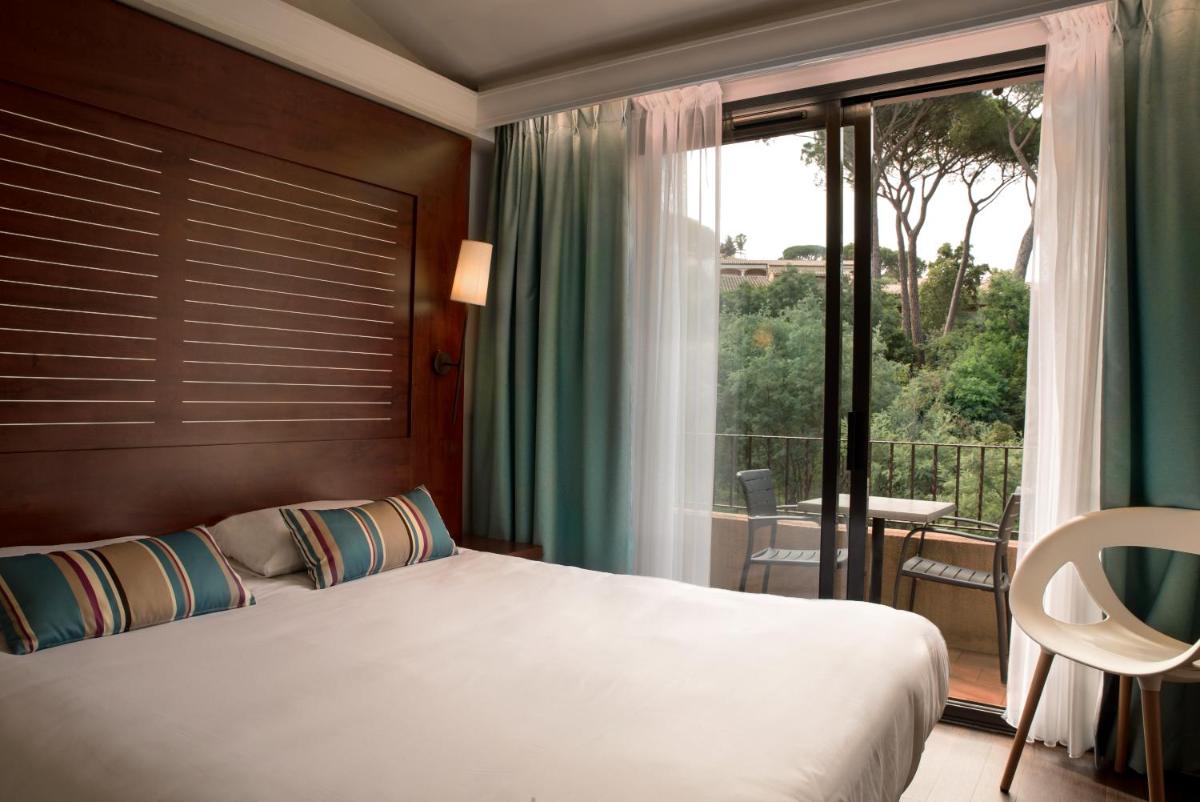 Un ou plusieurs lits dans un hébergement de l'établissement Hôtel Les Jardins De Sainte-Maxime