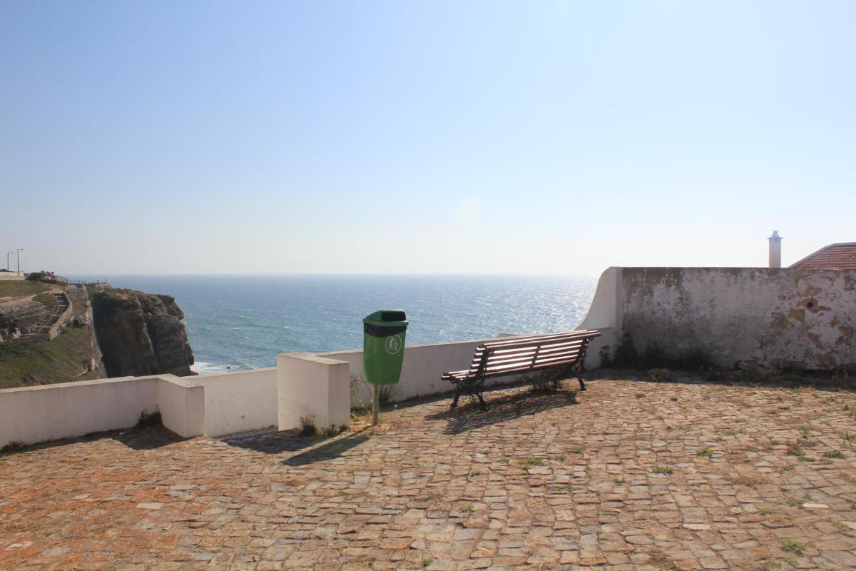 Azenhas do Mar Cottage - Housity
