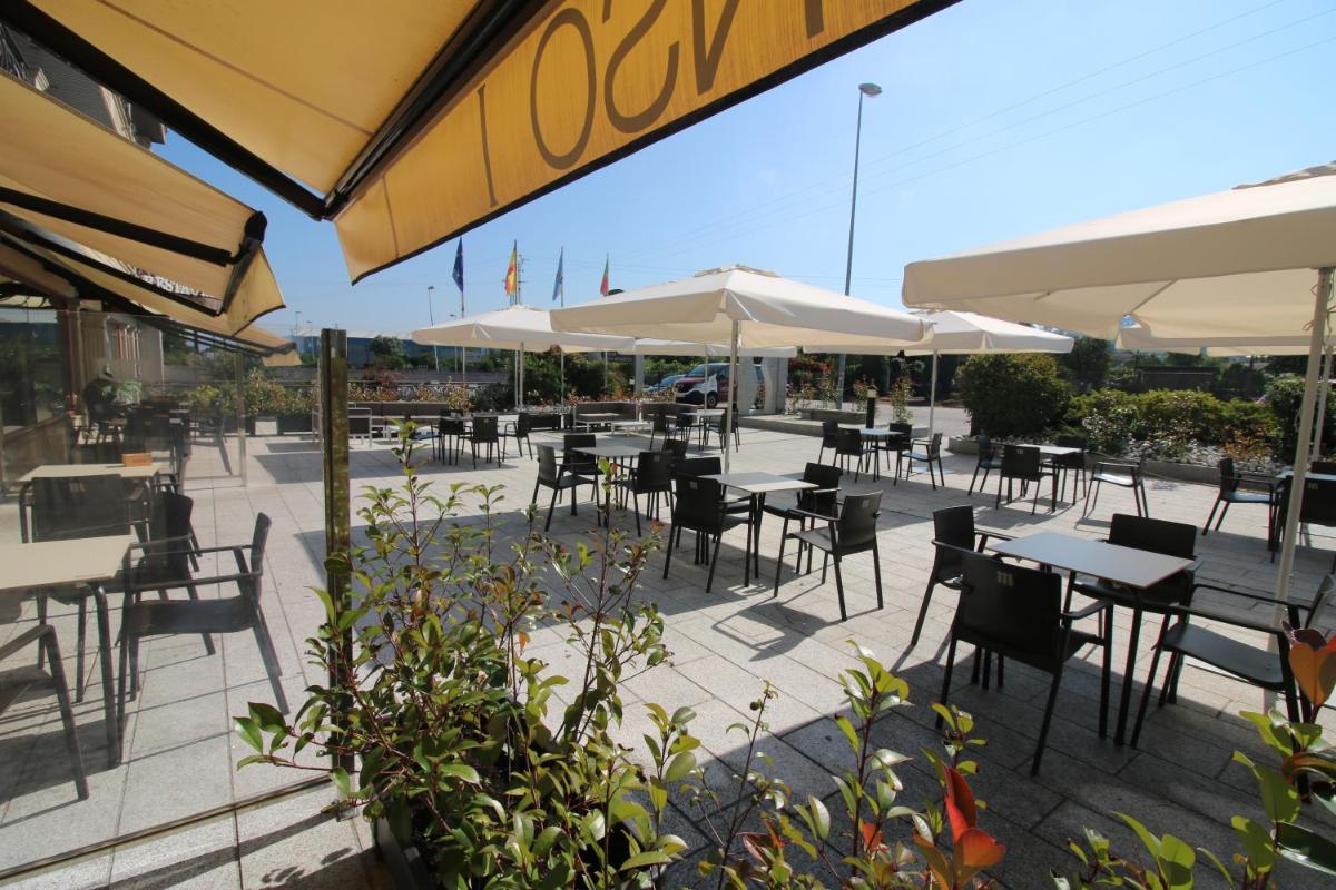 Un restaurante o sitio para comer en Hotel Alfonso I
