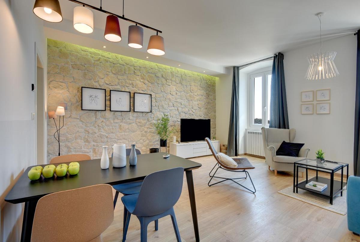 APARTMENTS NOVAK - Housity