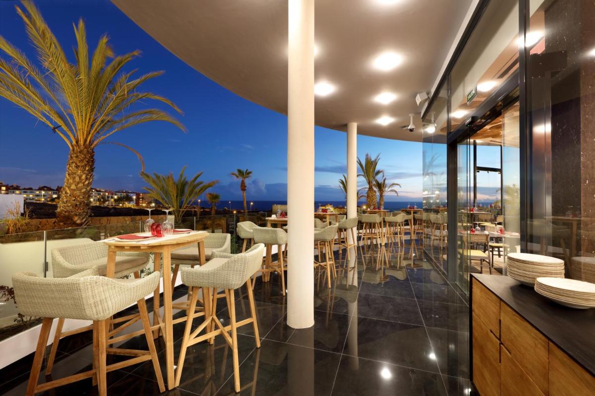 Un restaurante o sitio para comer en Hard Rock Hotel Tenerife