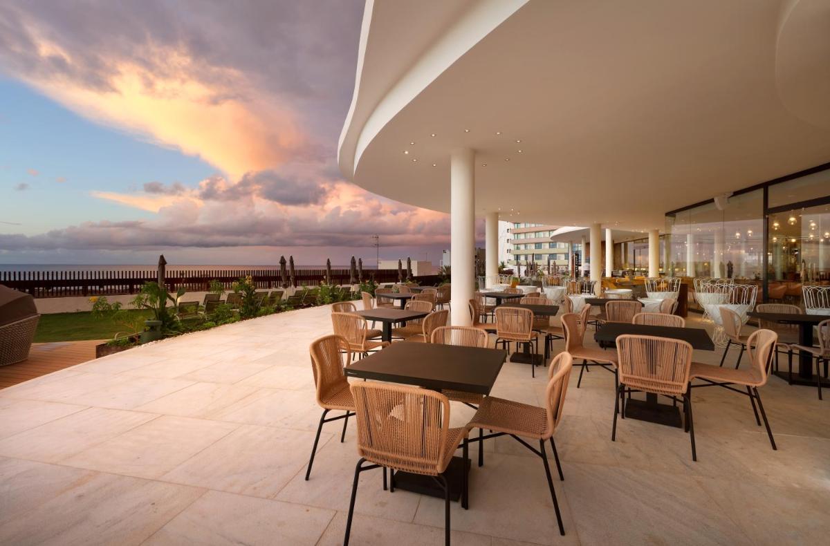 Un restaurante o sitio para comer en Hard Rock Hotel Tenerife
