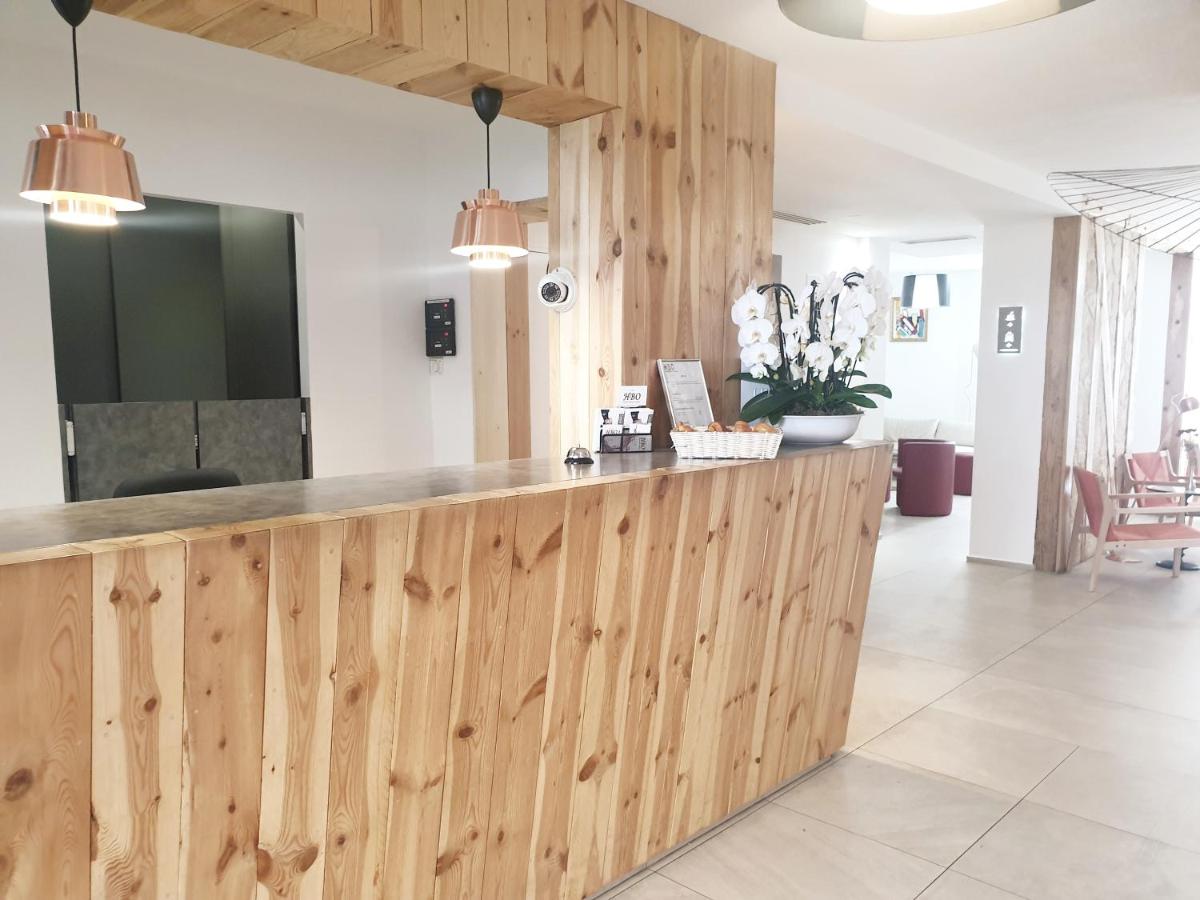 Télévision ou salle de divertissement dans l'établissement Hôtel Brésil Opéra SPA