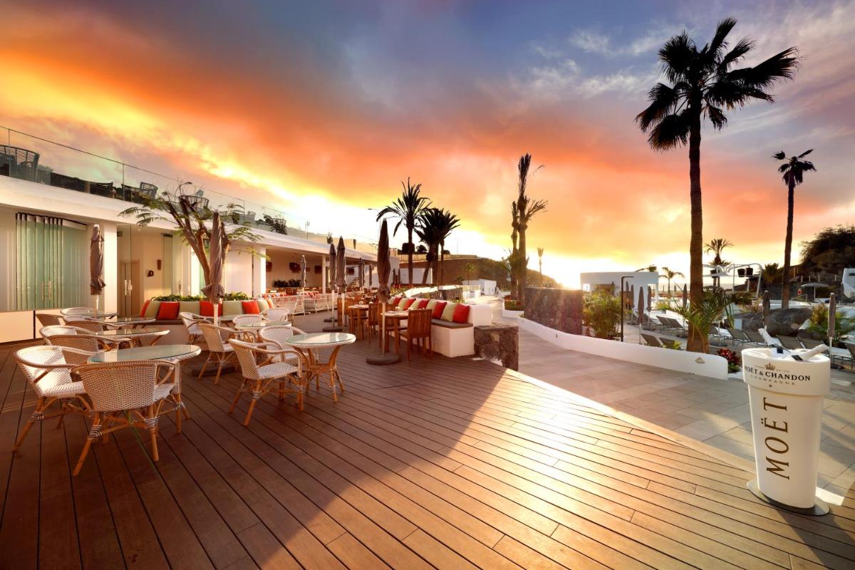 Un restaurante o sitio para comer en Hard Rock Hotel Tenerife