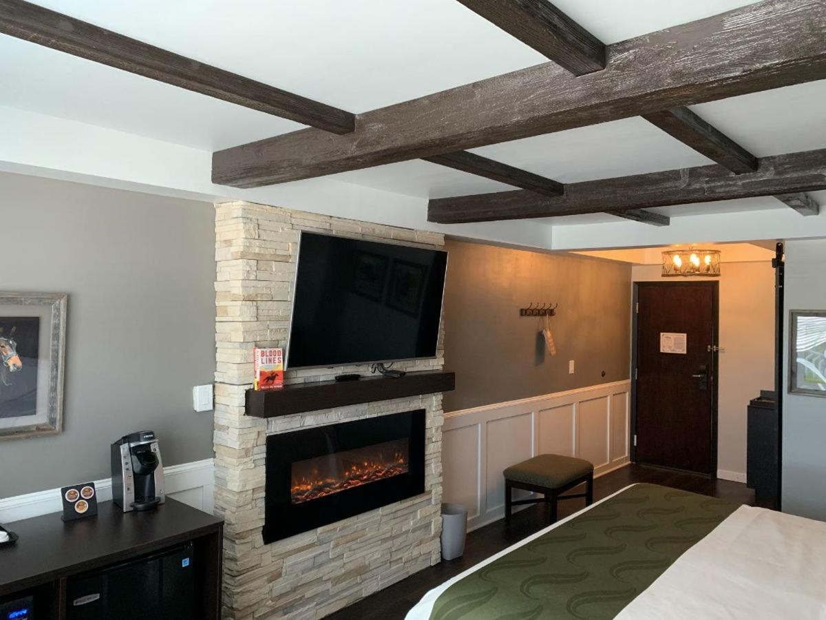 Cedar Stables Inn & Suites - Housity