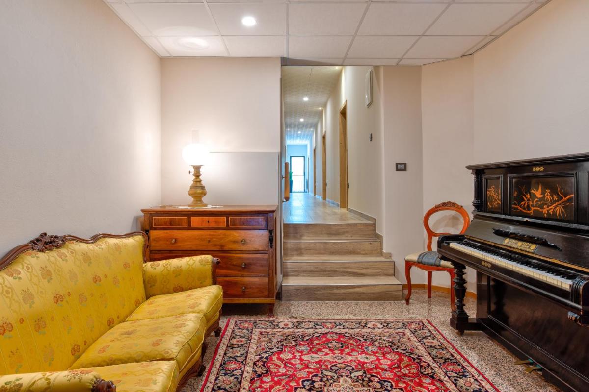 Hotel Aurora - Housity