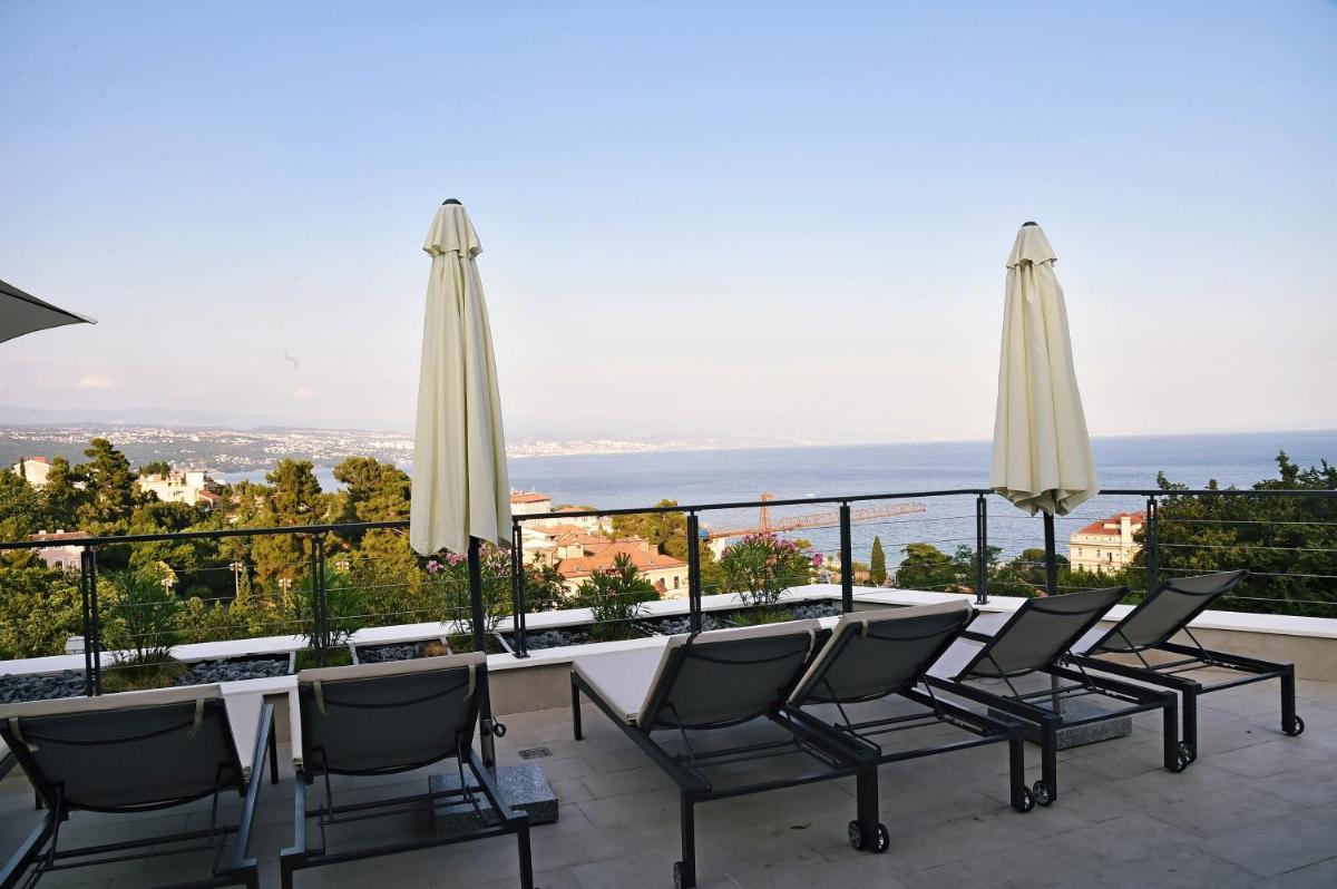 Apartments in Villa Ziza, rooftop swimming pool - Housity