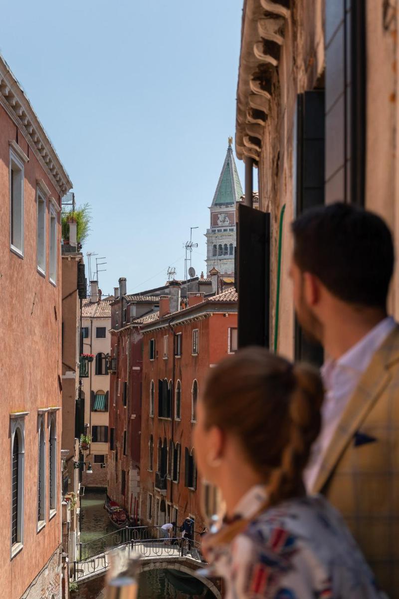 Canal View San Marco Luxury Rooms - Housity