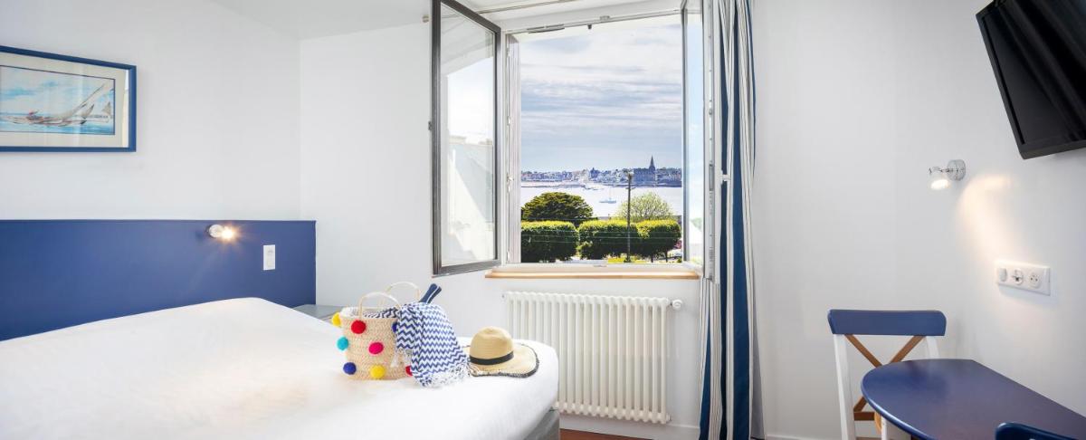 Un ou plusieurs lits dans un hébergement de l'établissement Hôtel Spa De La Citadelle Lorient