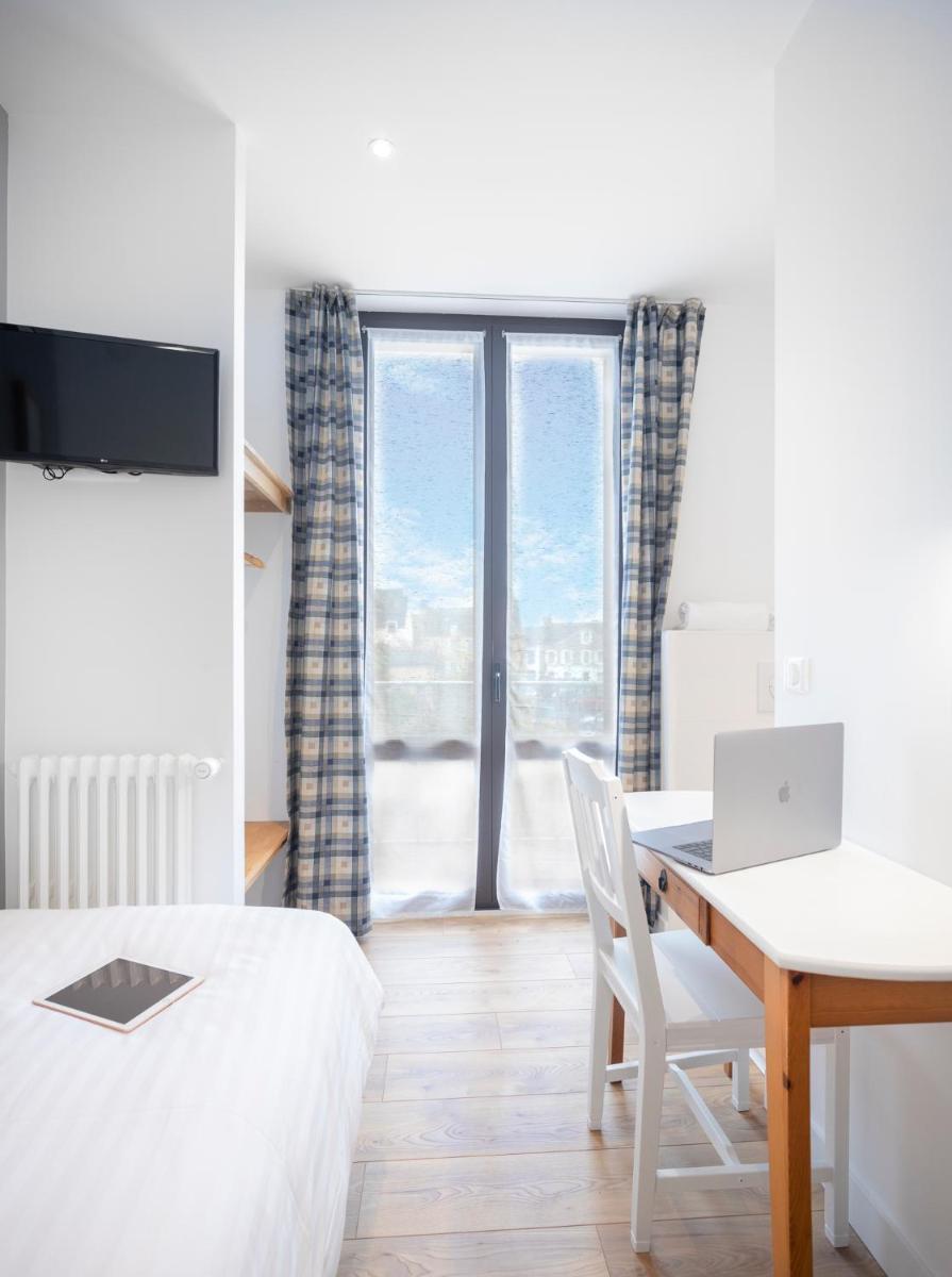Un ou plusieurs lits dans un hébergement de l'établissement Hôtel Spa De La Citadelle Lorient