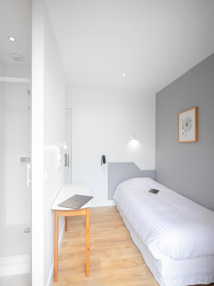 Un ou plusieurs lits dans un hébergement de l'établissement Hôtel Spa De La Citadelle Lorient
