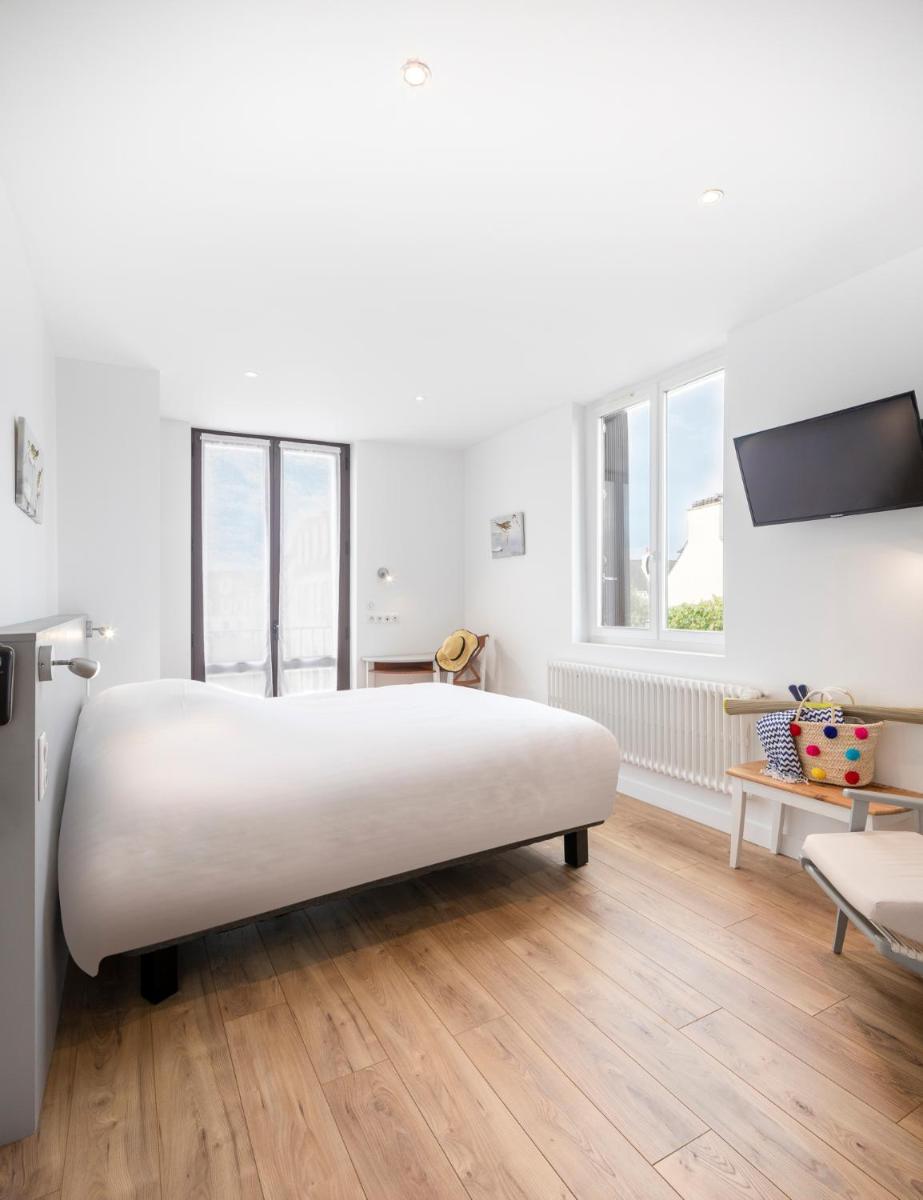 Un ou plusieurs lits dans un hébergement de l'établissement Hôtel Spa De La Citadelle Lorient