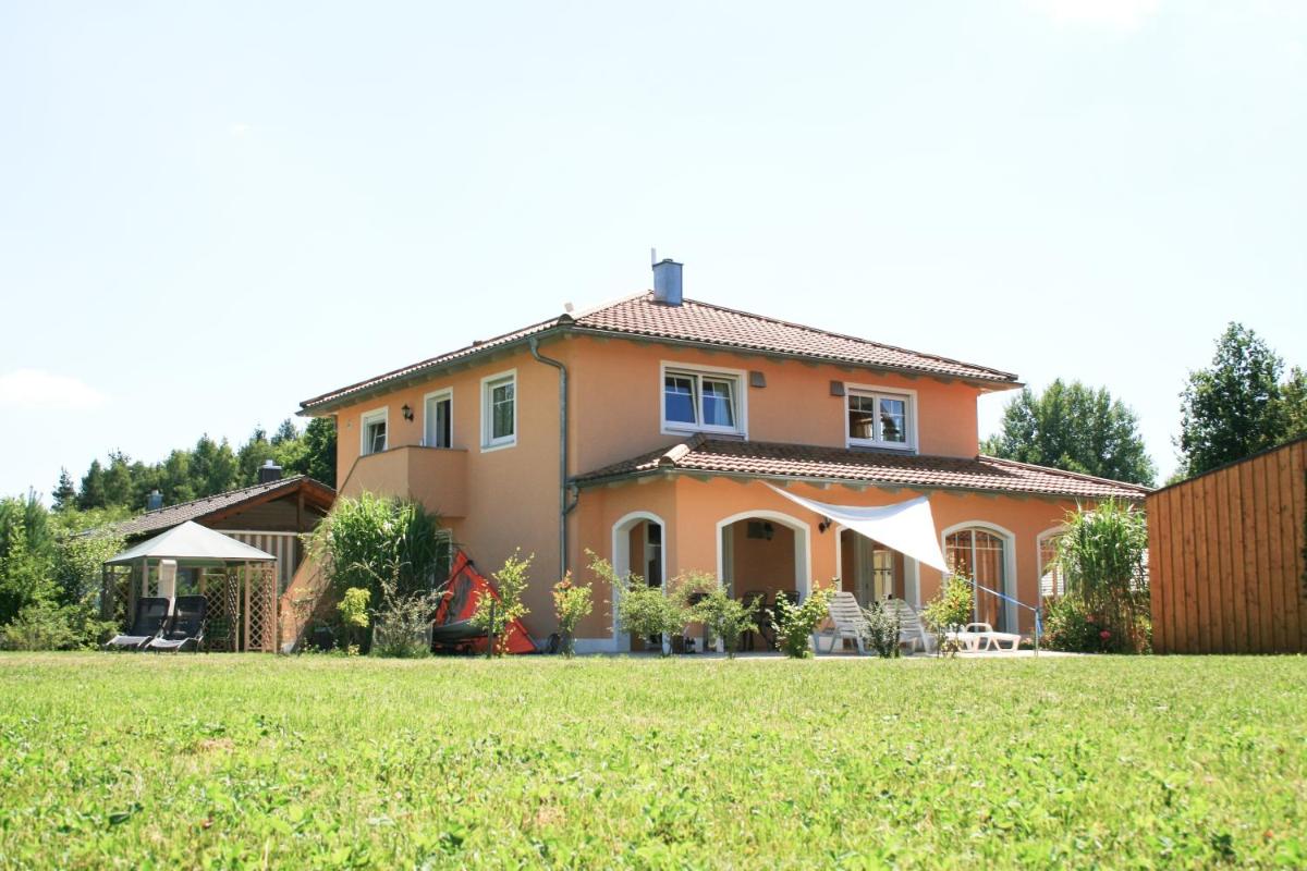 Ferienvilla am Brückelsee - Housity