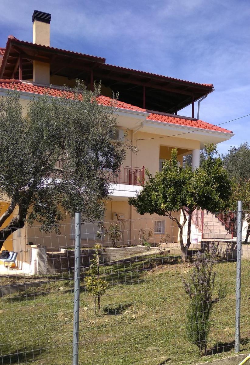Loutro House Σπίτι με θέα - Housity