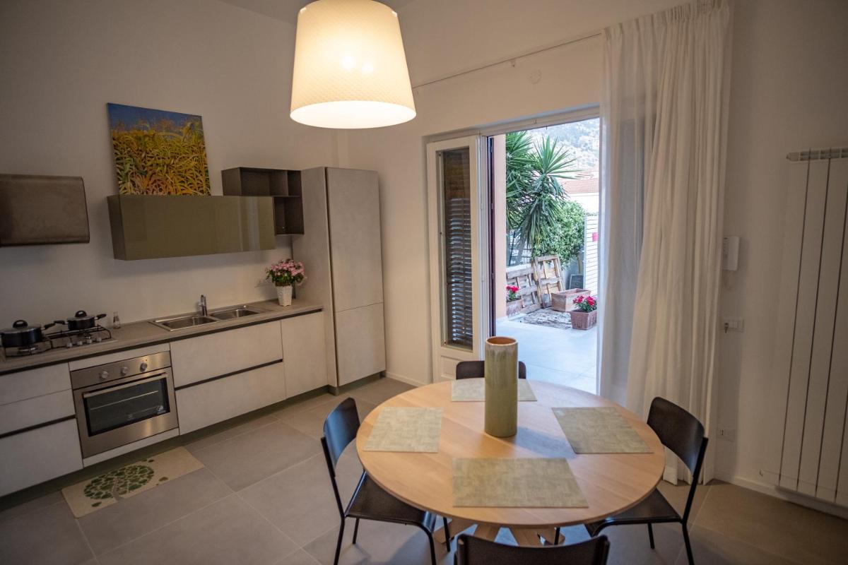 Mondello Felix - appartamenti in villa a 600m dal mare - Housity