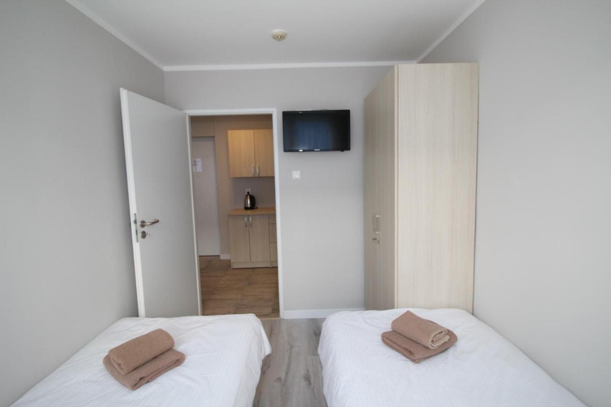 Pod Kominem Pokoje i Apartamenty - Housity