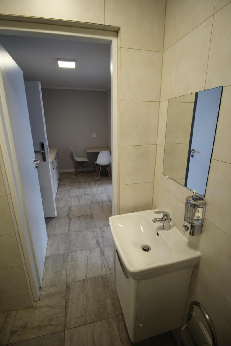 Pod Kominem Pokoje i Apartamenty - Housity