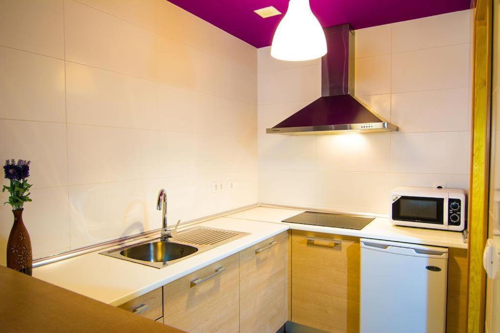 Apartamentos 16:9 Playa Suites - Housity