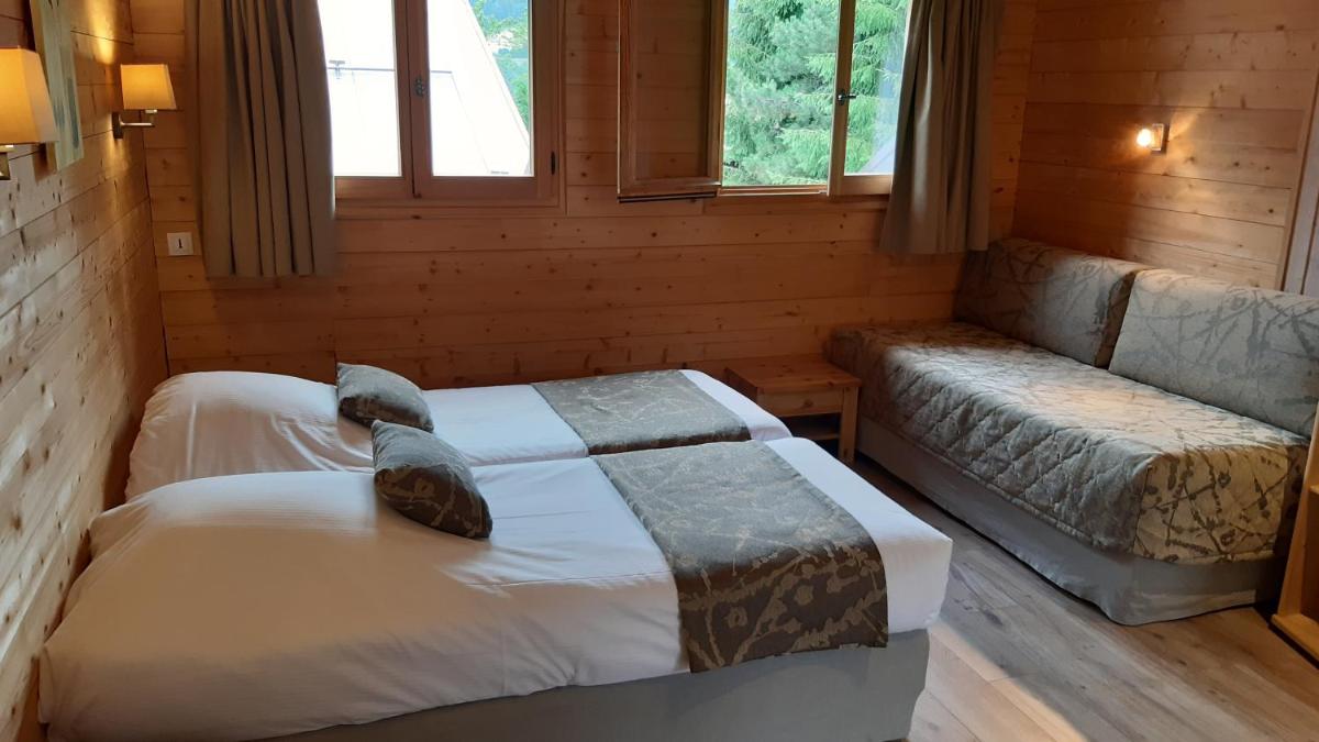Un ou plusieurs lits dans un hébergement de l'établissement Logis Hotel & Spa Beau-Site