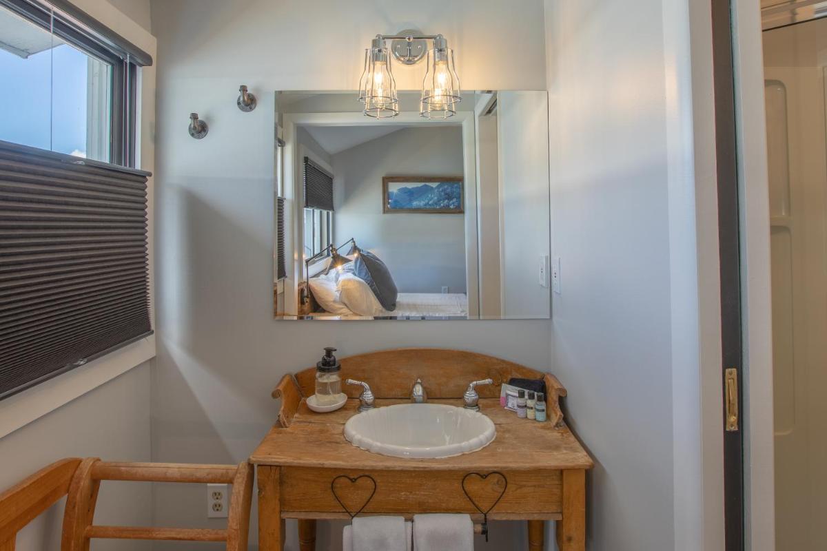 Purple Mountain Bed & Breakfast & Spa - Housity