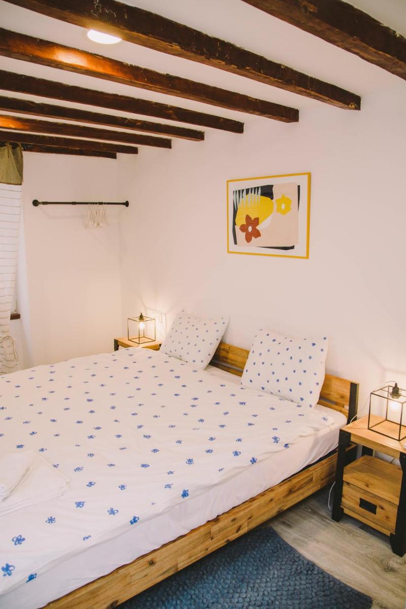 5 minutes walk ART - Housity