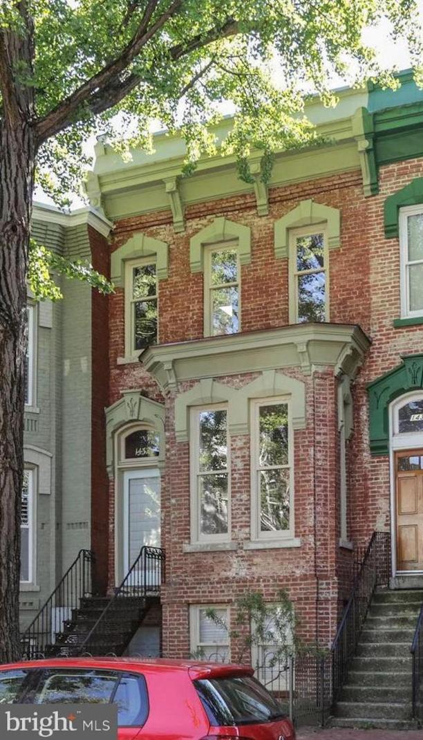 Big Bright 1 BR at U/Shaw + 14th on Quaint Swann - Housity