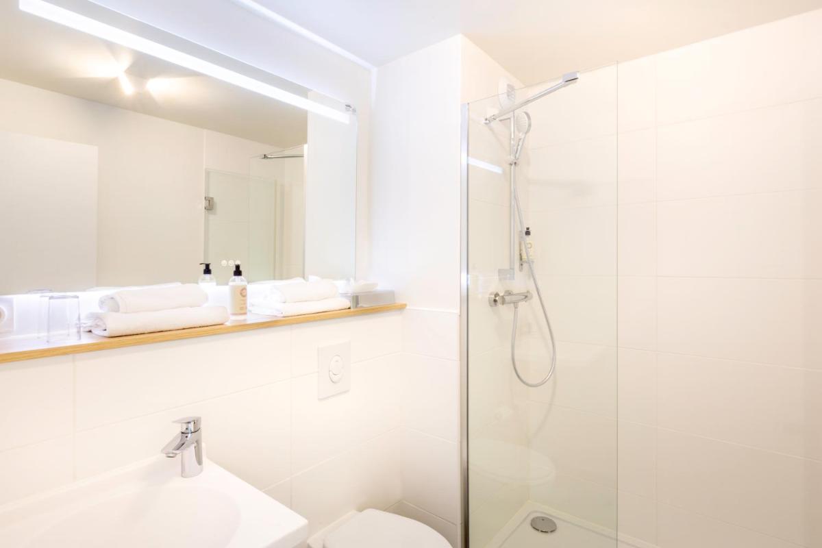 Salle de bains dans l'établissement Best Western Armor Park Dinan et Spa