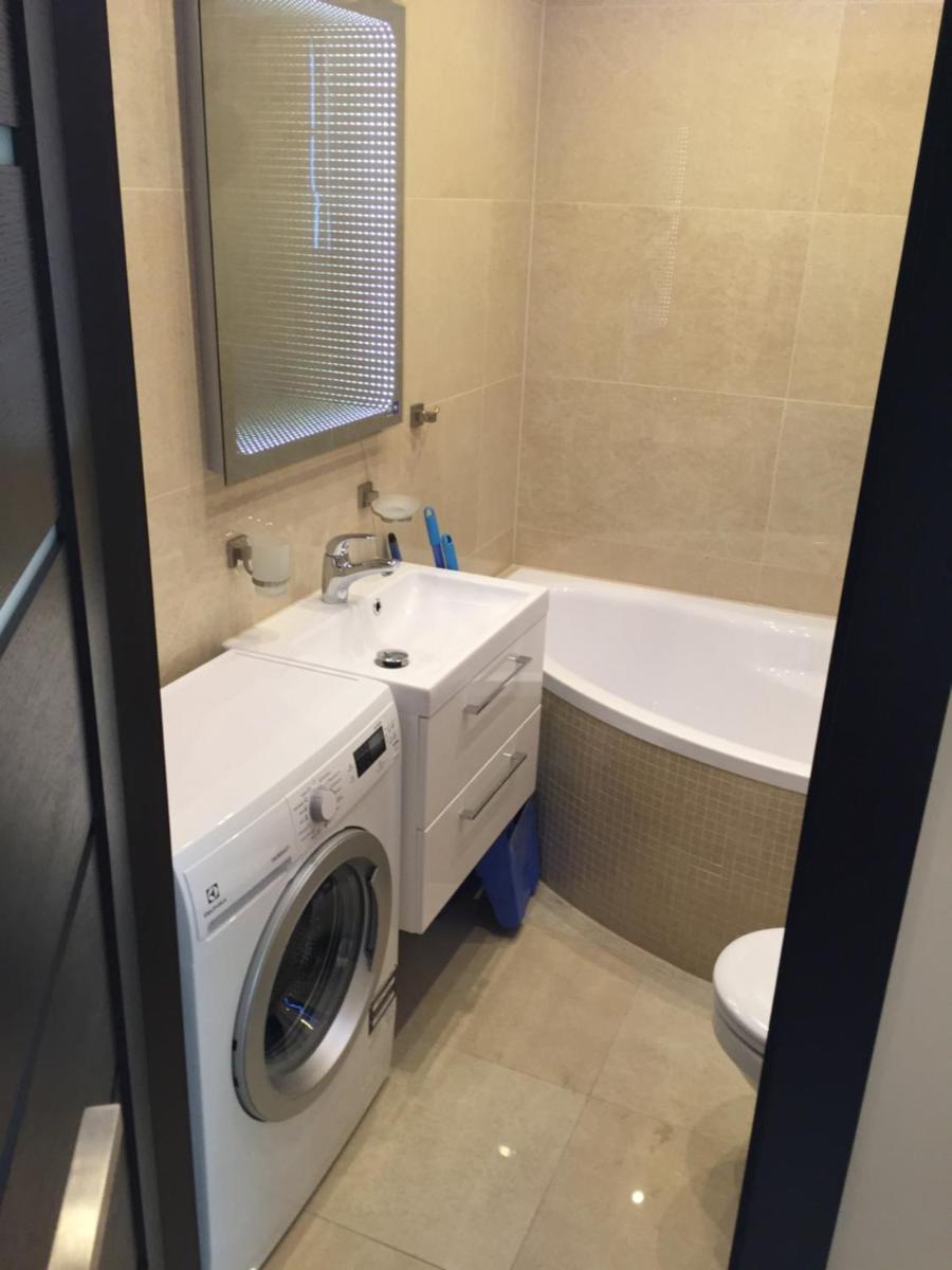 Anni Deluxe - Housity