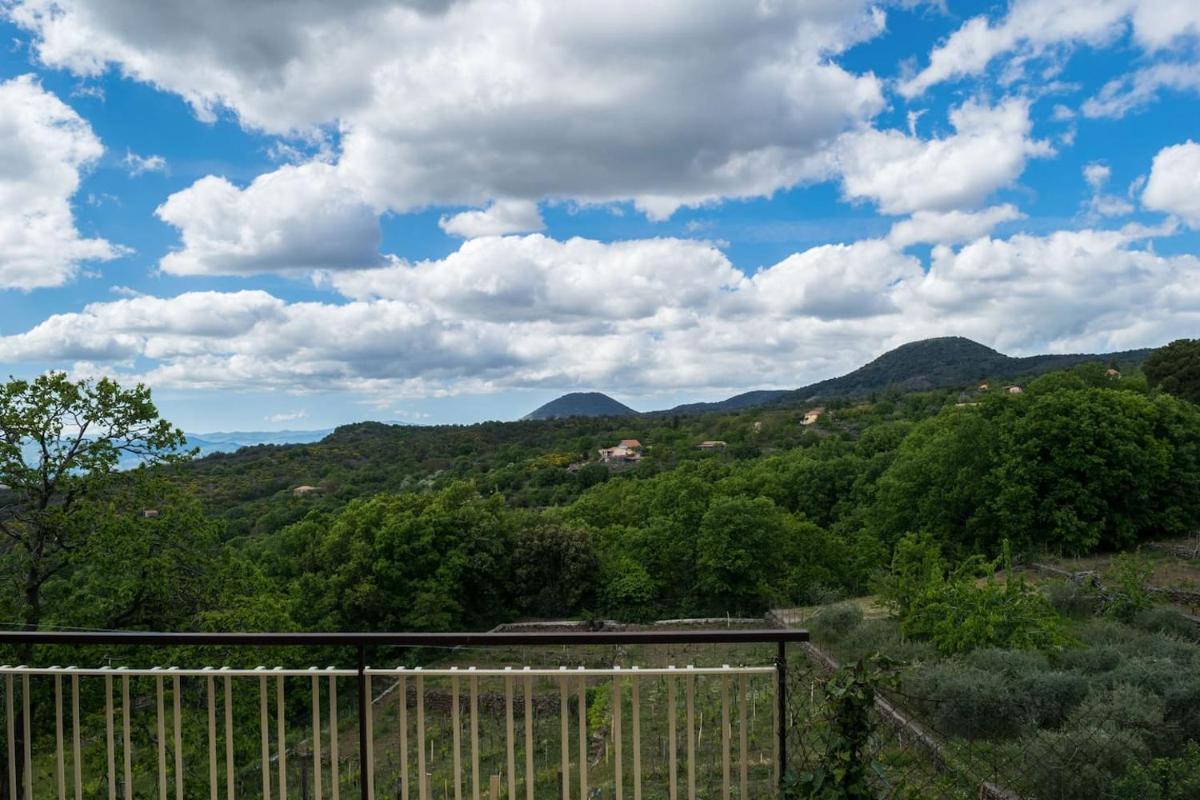 Le Vigne - Villa overlooking Etna - Housity