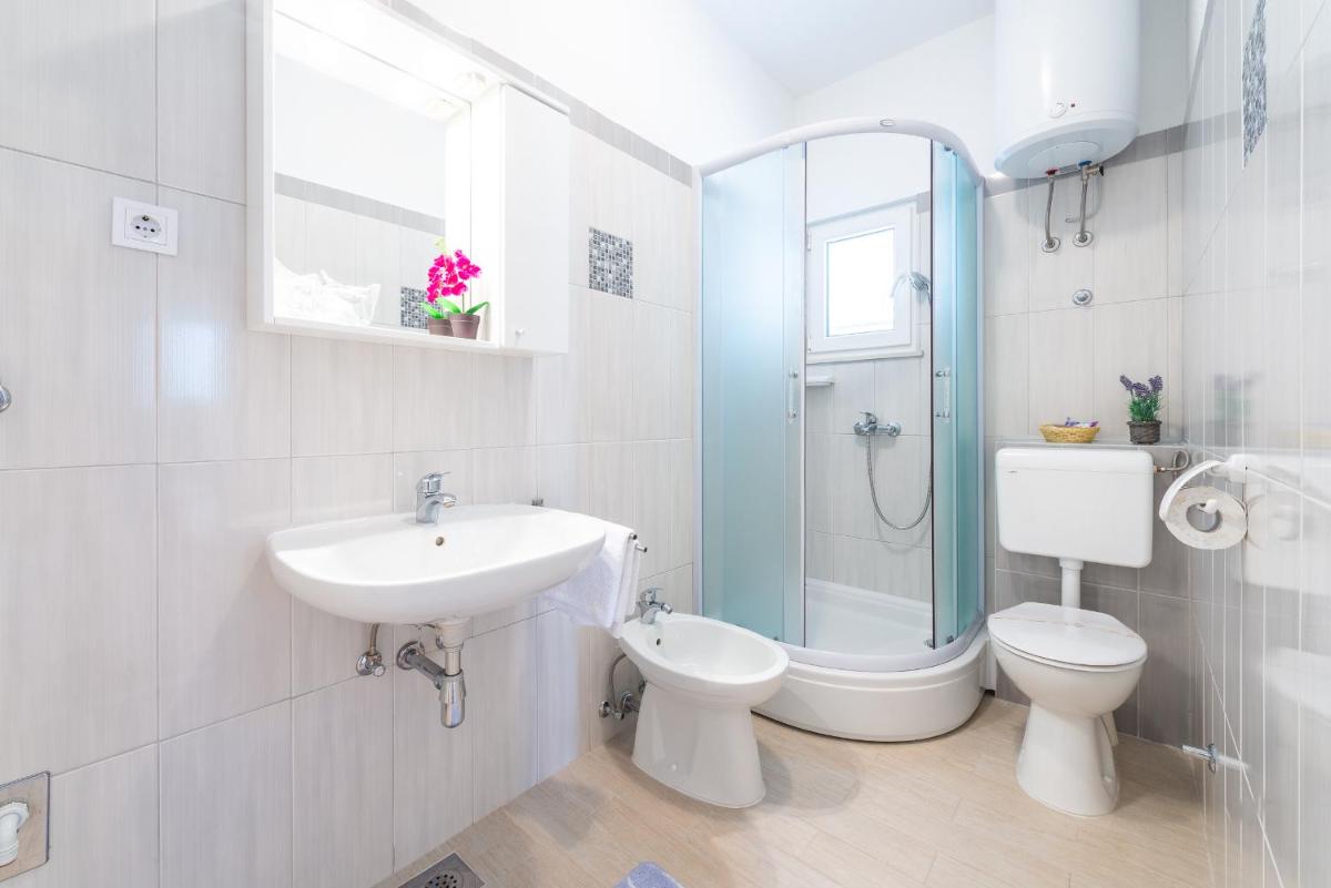 Guest House Riverside - Housity