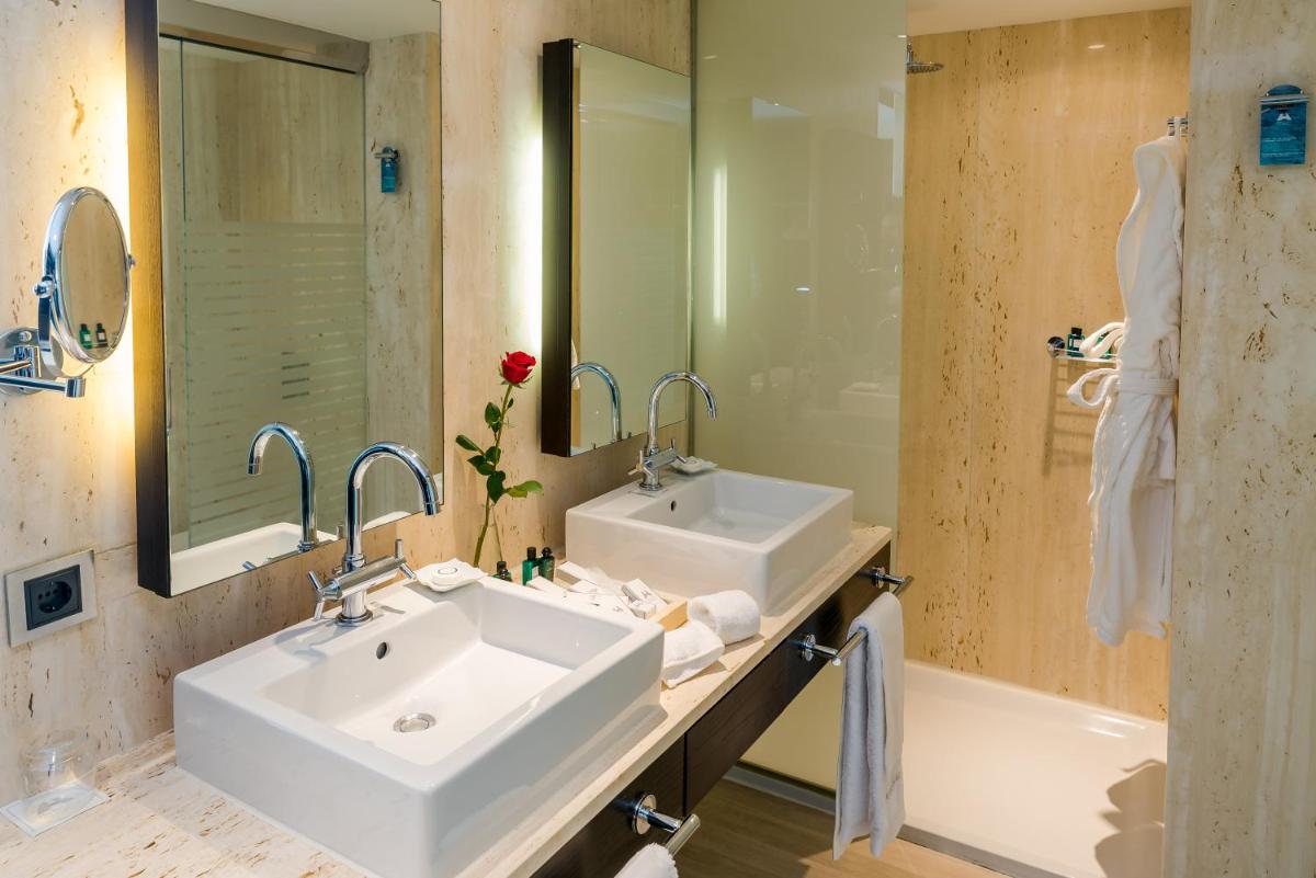 Un baño de Nixe Palace