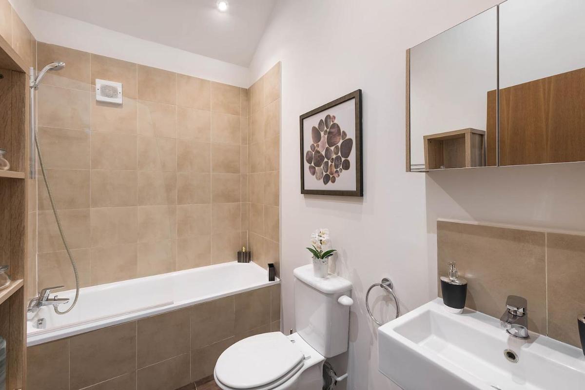 Beautiful West London House - Housity