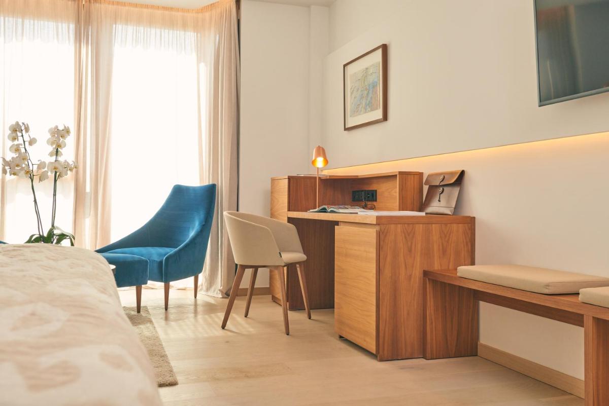 Una televisión o centro de entretenimiento en Es Princep - The Leading Hotels of the World