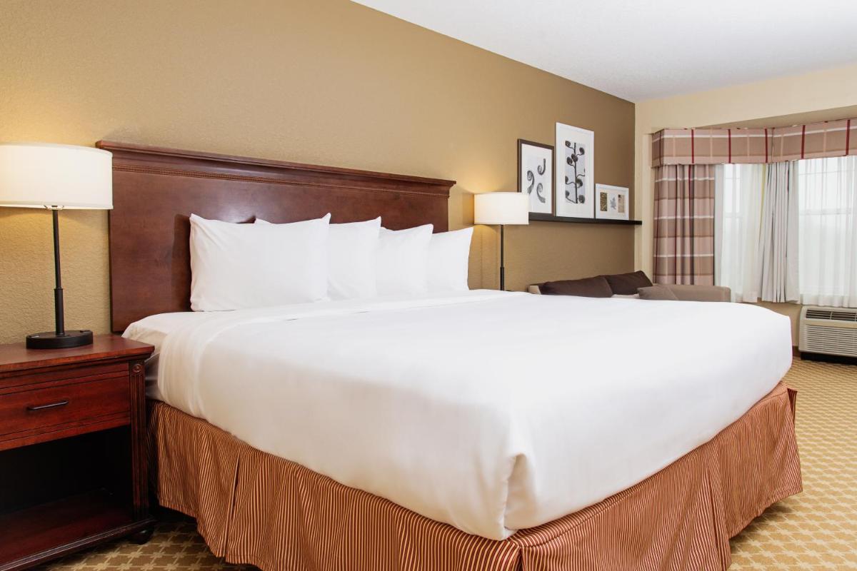 Country Inn & Suites by Radisson, Milwaukee West Brookfield , WI - Housity