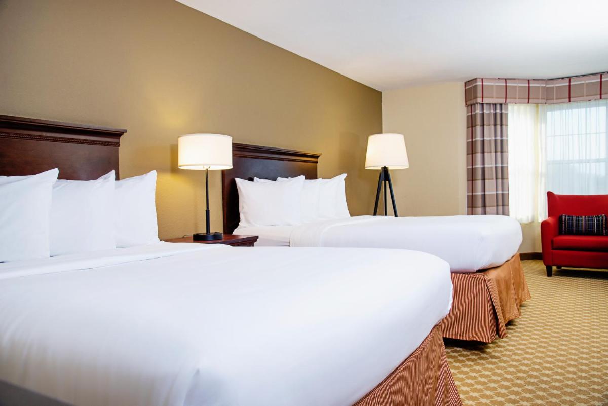 Suitetrails - Country Inn & Suites by Radisson, Milwaukee West Brookfield , WI