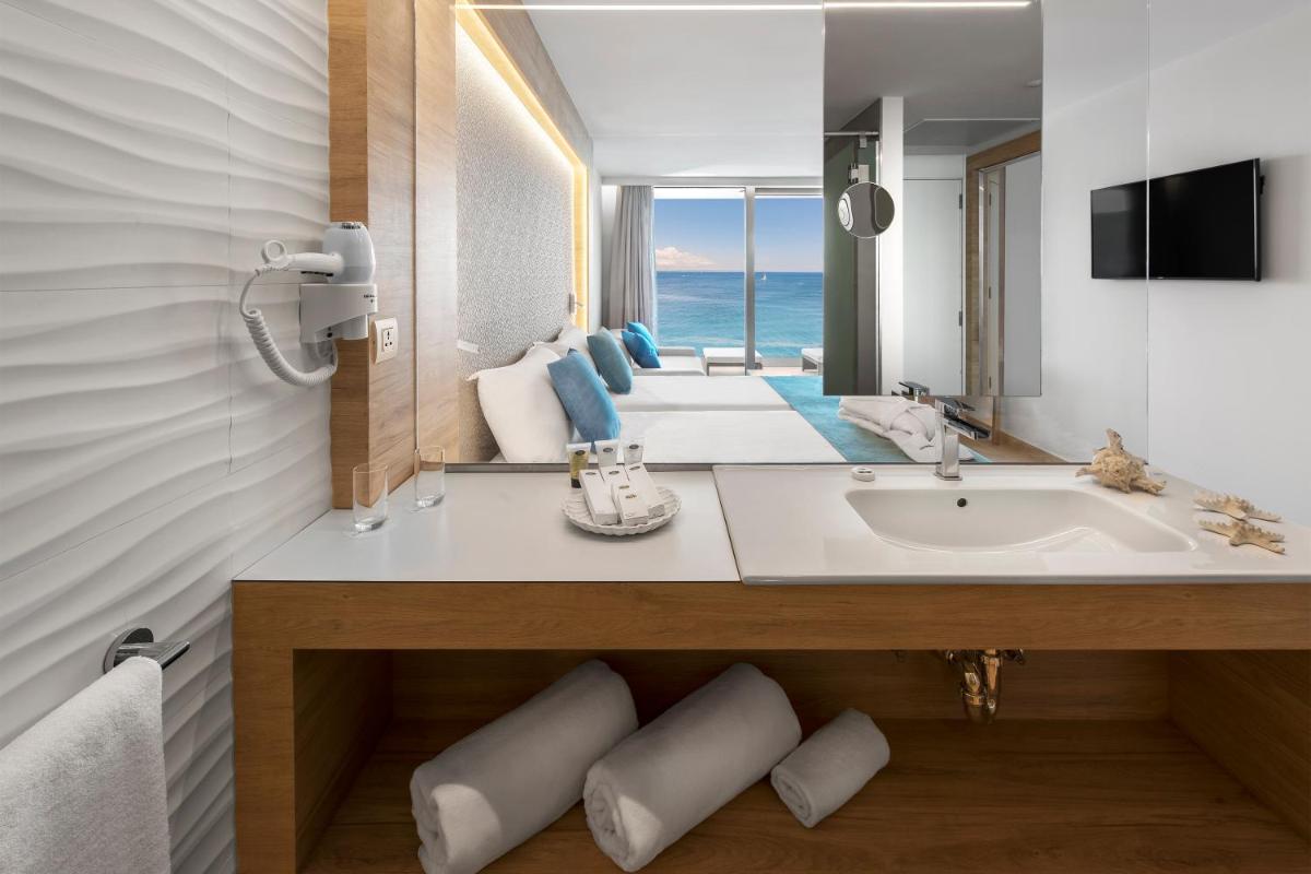 Cama o camas de una habitación en Elba Sunset Mallorca Thalasso Spa