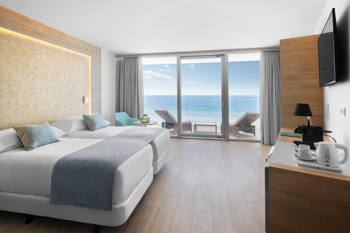 Cama o camas de una habitación en Elba Sunset Mallorca Thalasso Spa