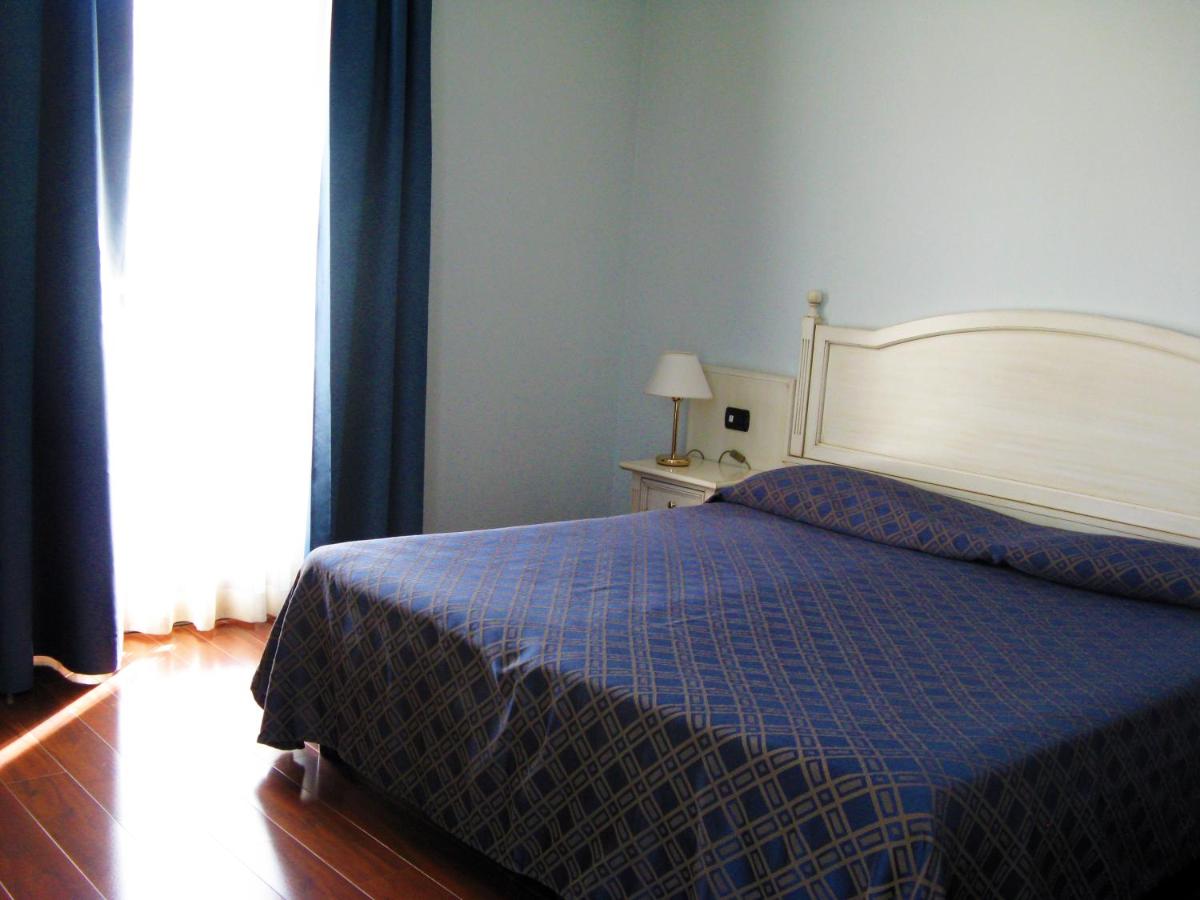 International Hotel - Housity