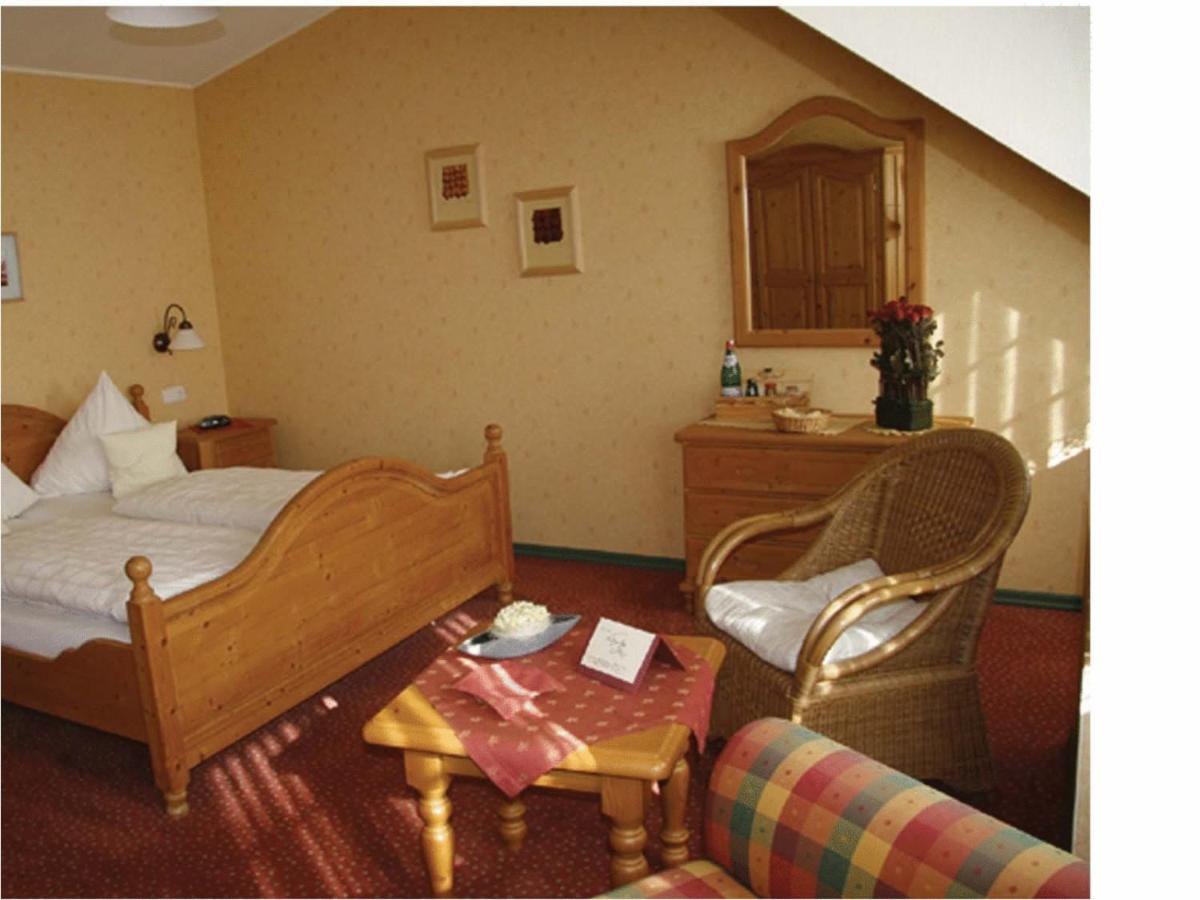 Hotel Zur Post - Housity