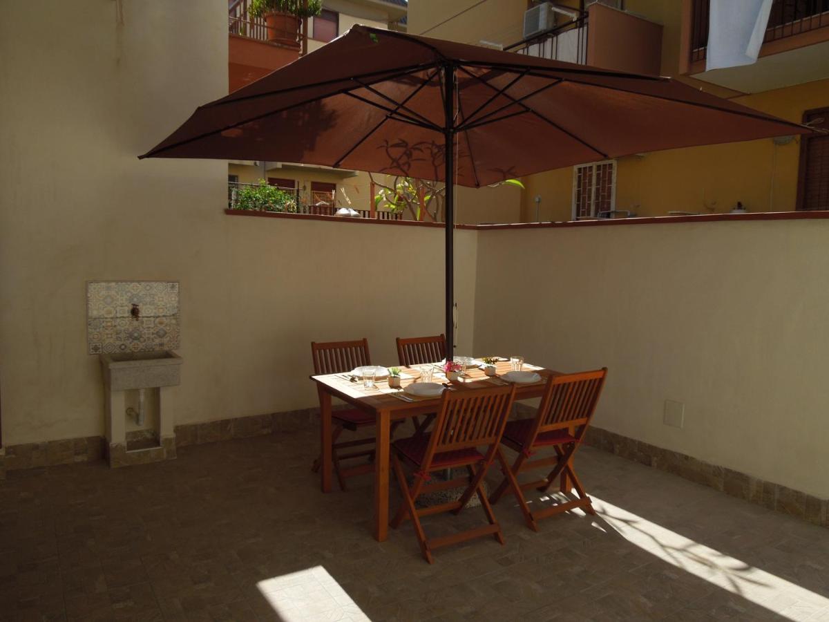 Mondello Rose House - Housity