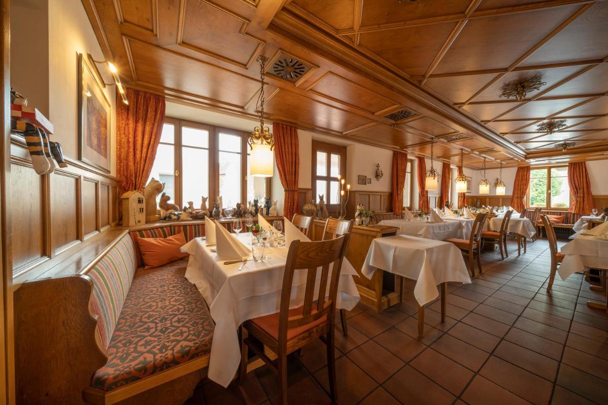 Hotel Hirsch - Housity