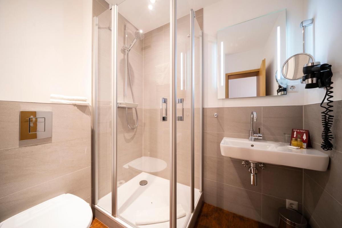 Hotel Hirsch - Housity