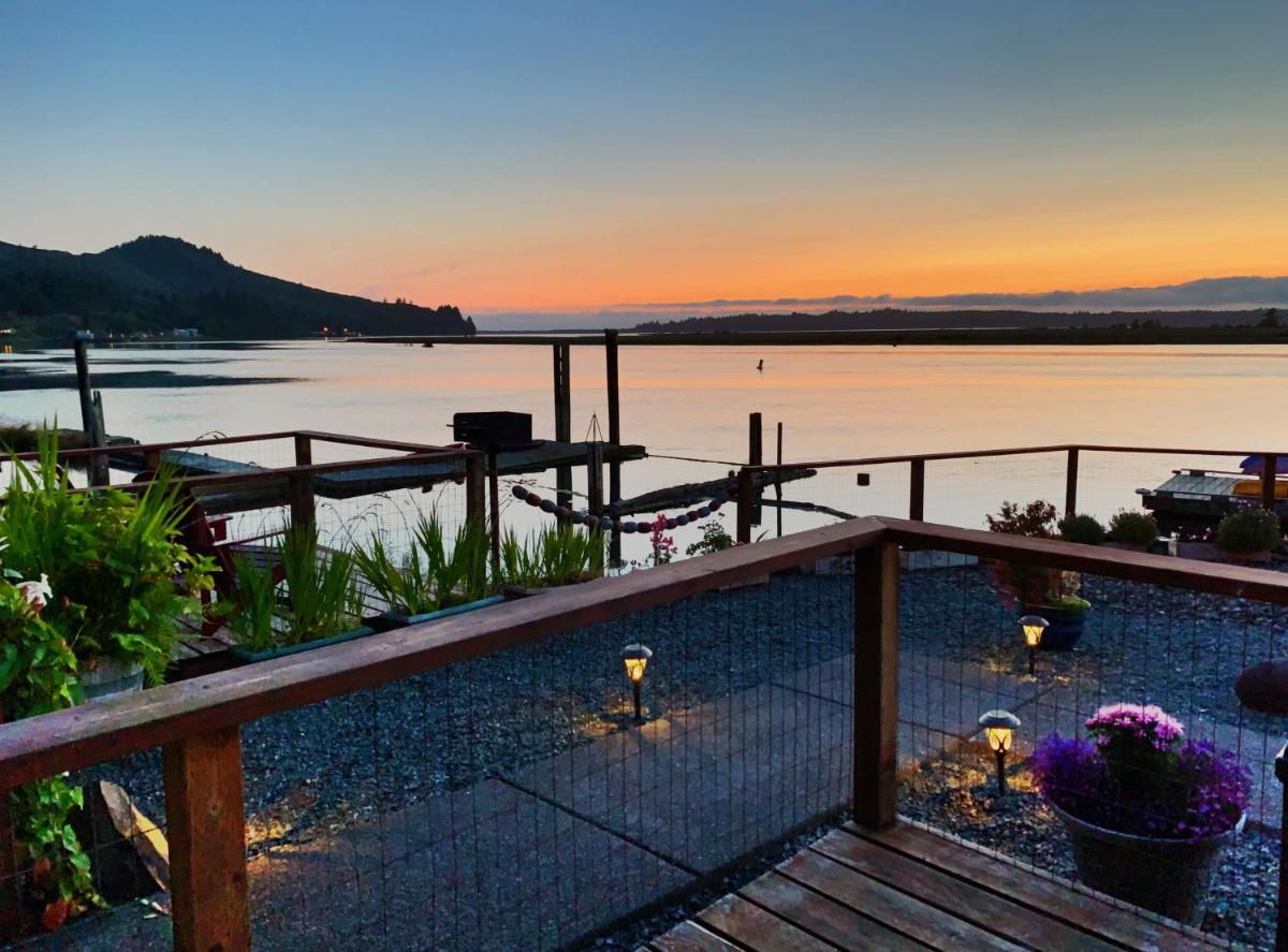 Wheeler on the Bay Lodge and Marina - Housity