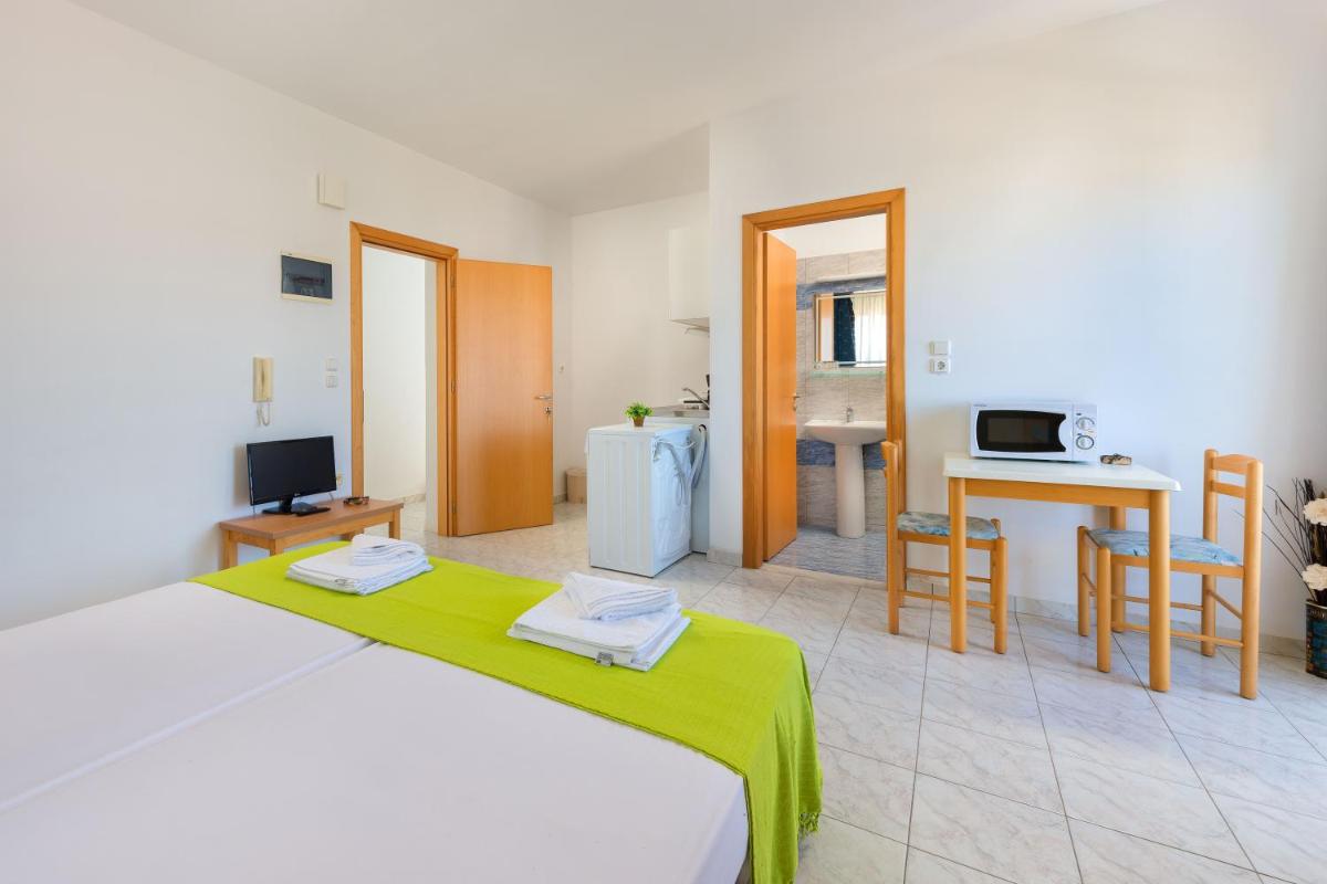 Yiannis Apartments - Housity
