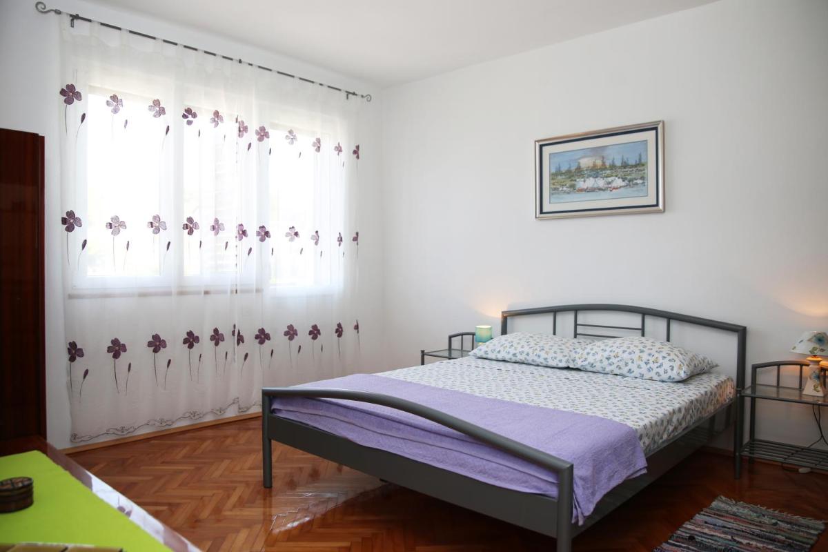 Seaside Apartment Tisno - Housity