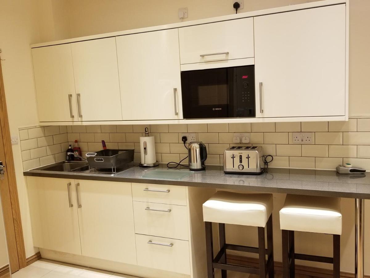 London Luxury Apartments 1min walk from Underground, with FREE PARKING FREE WIFI - Housity