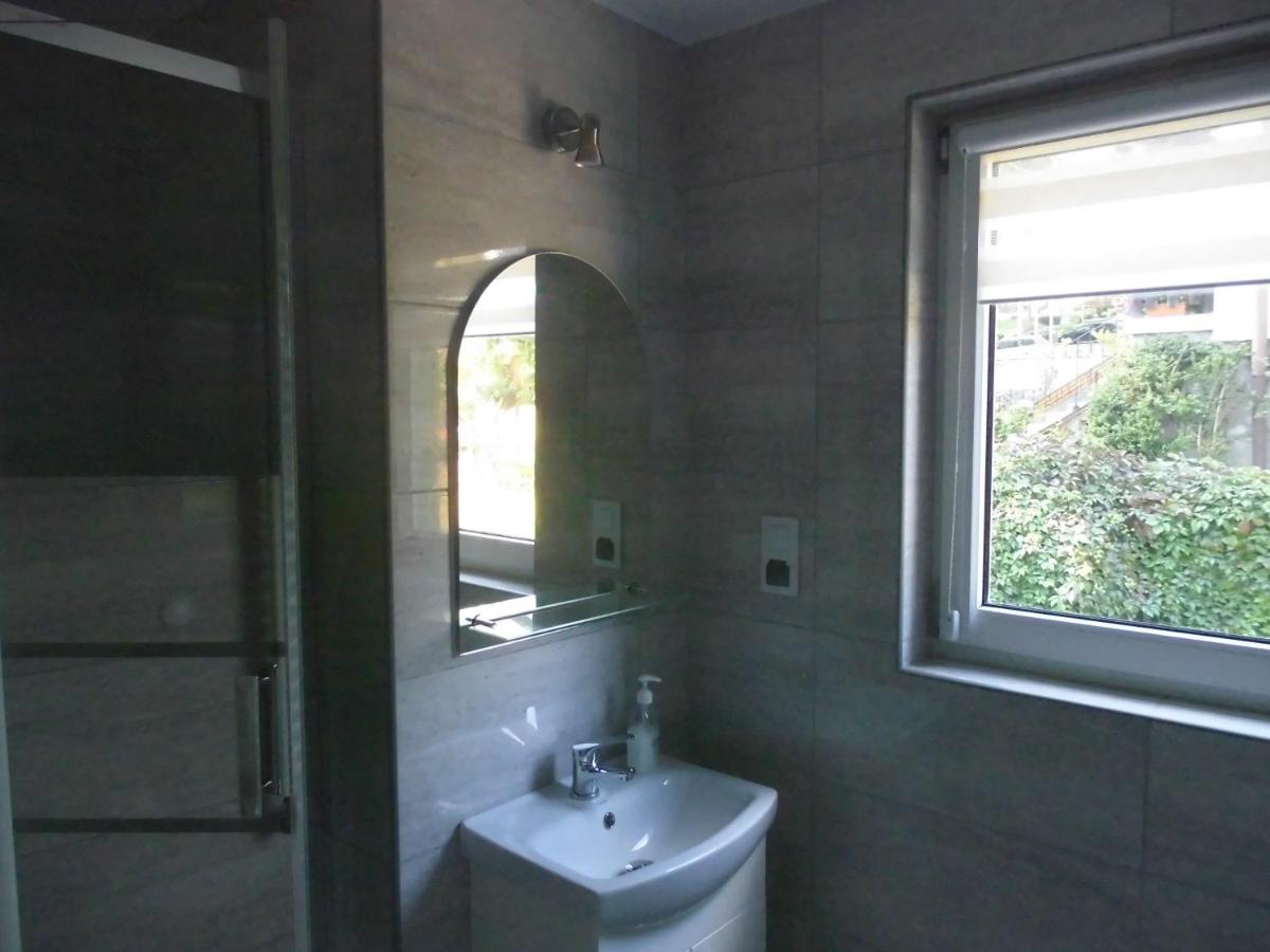 Bezowy pokój - Housity